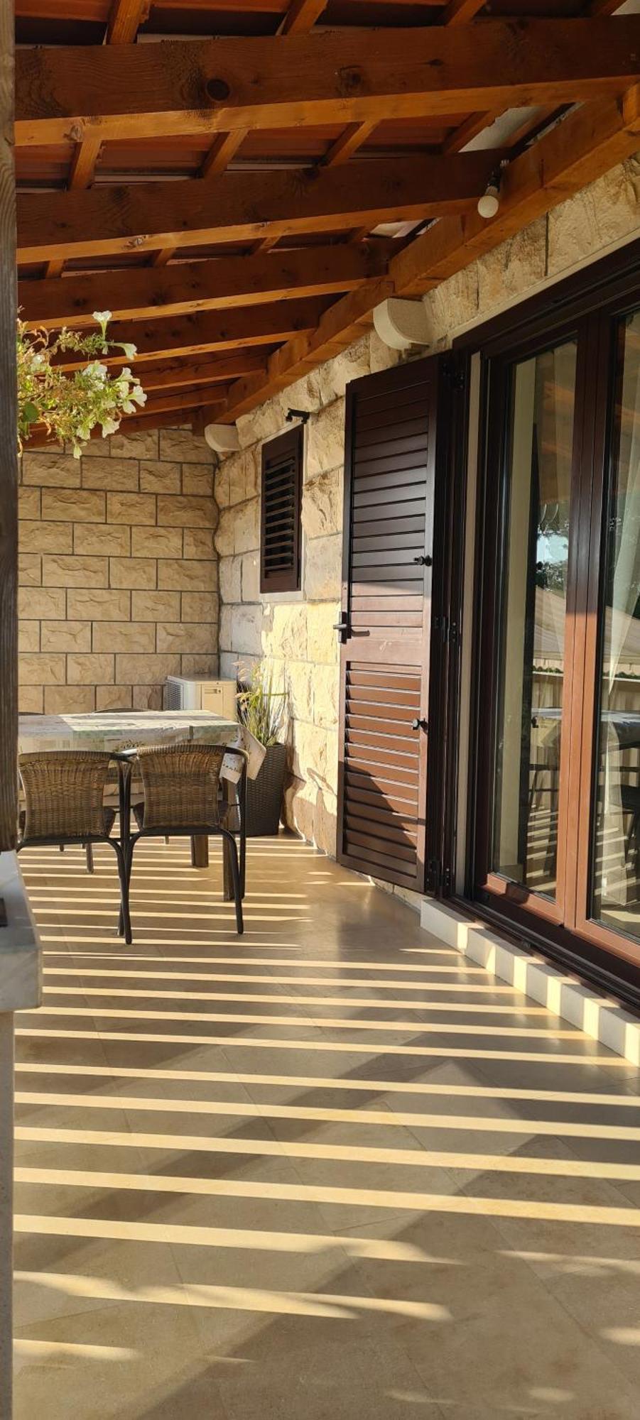 Apartments " Happy Villa " Splitska Luaran gambar