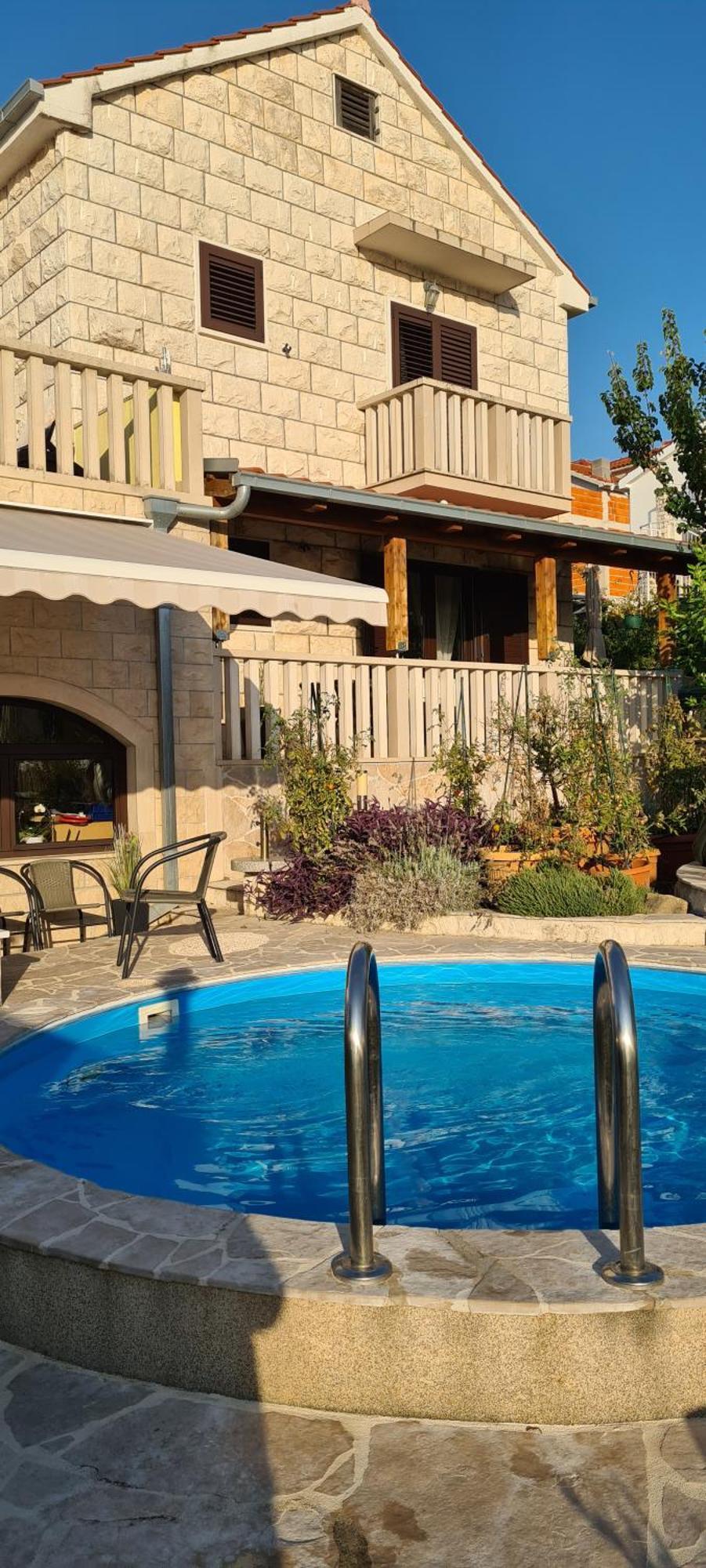 Apartments " Happy Villa " Splitska Luaran gambar