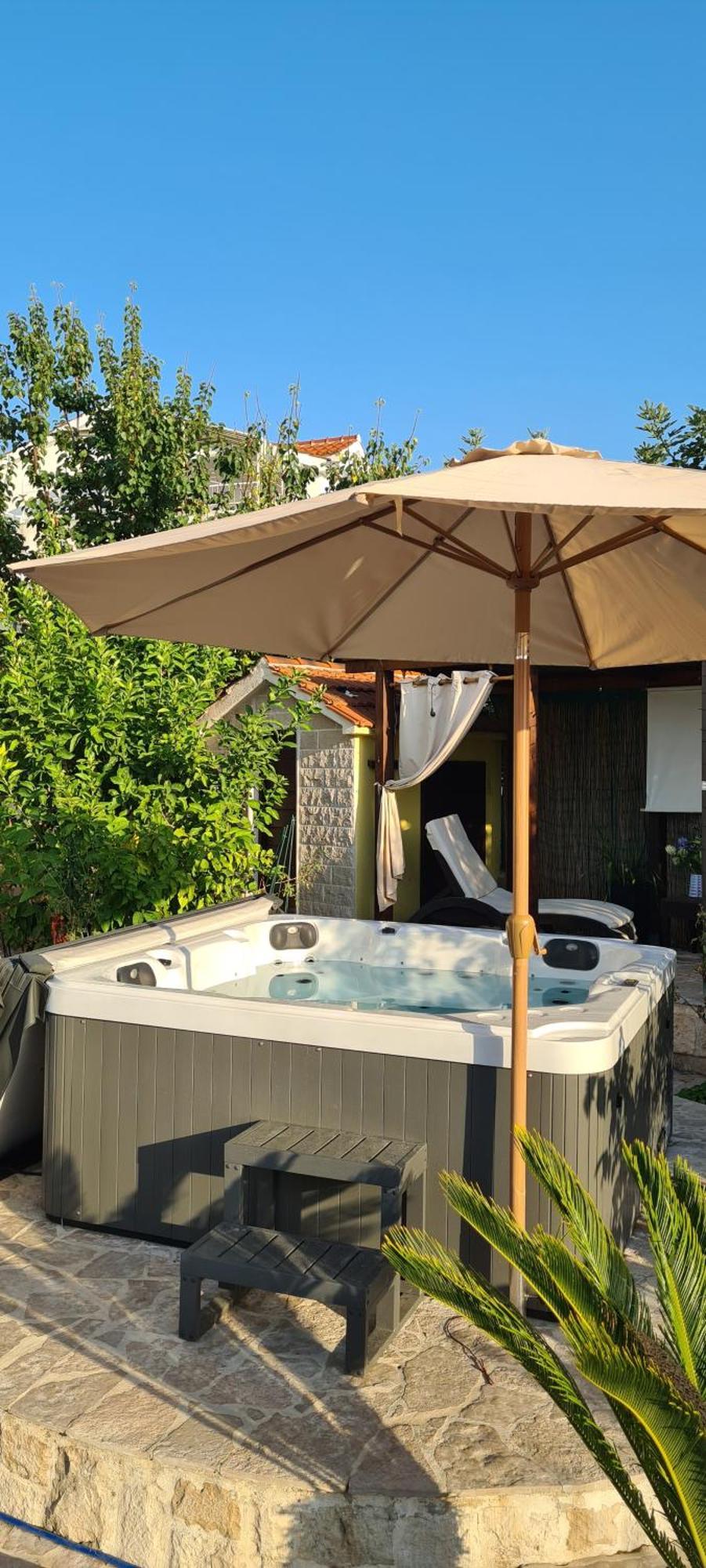Apartments " Happy Villa " Splitska Luaran gambar