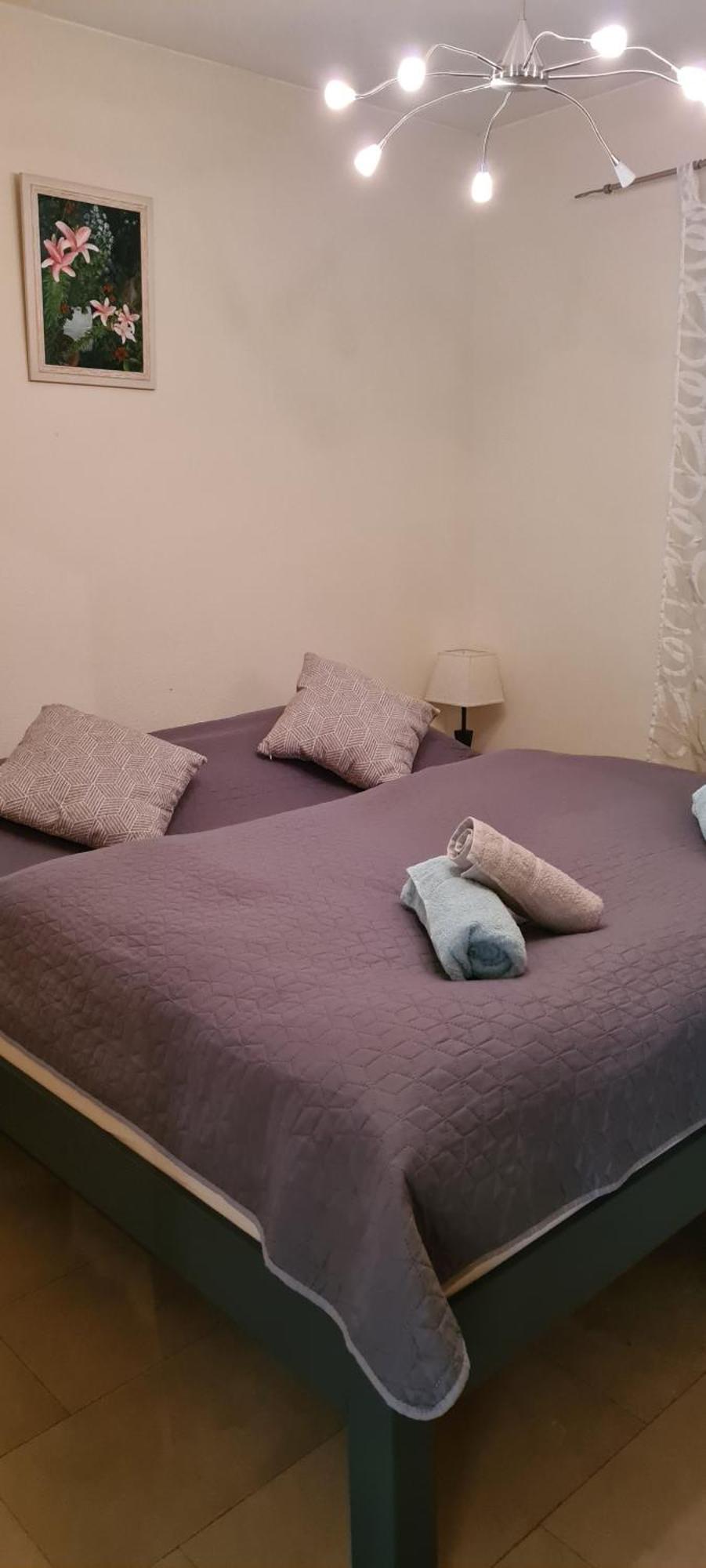 Apartments " Happy Villa " Splitska Luaran gambar