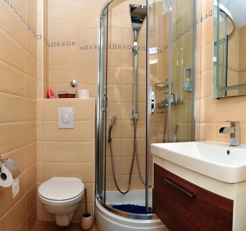 Apartments " Happy Villa " Splitska Luaran gambar